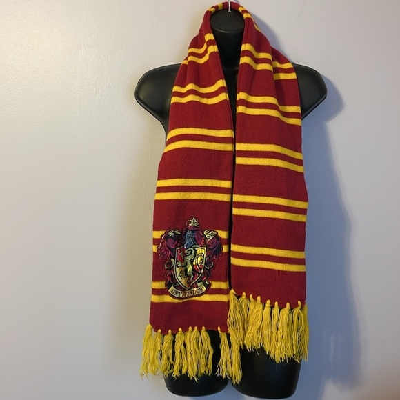 Harry Potter Gryffindor Scarf with House Patch Red/Yellow Striped One Size - Picture 1 of 11